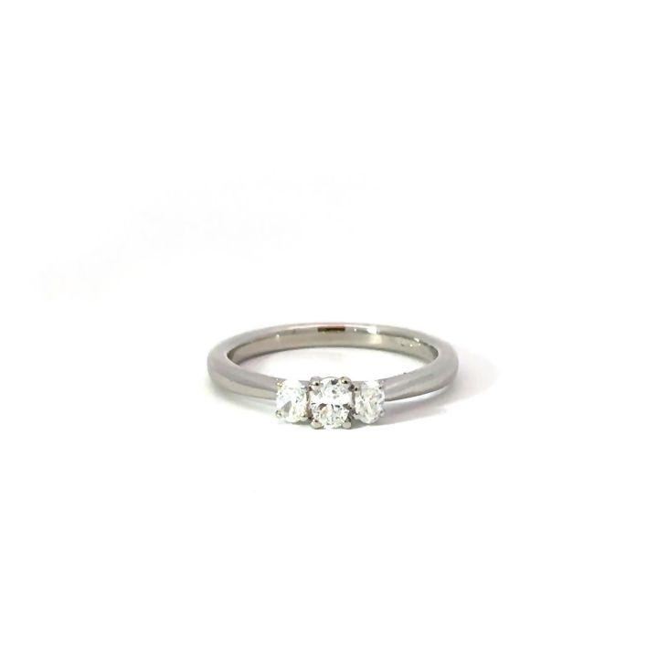 Platinum 0.35ct Graduated Oval Diamond Ring